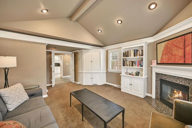 6209 N Berkeley BOULEVARD, Whitefish Bay, WI 53217