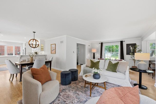 6209 N Berkeley BOULEVARD, Whitefish Bay, WI 53217