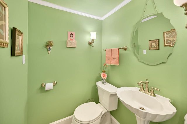 6209 N Berkeley BOULEVARD, Whitefish Bay, WI 53217