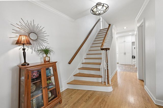 6209 N Berkeley BOULEVARD, Whitefish Bay, WI 53217
