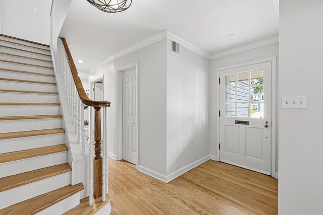 6209 N Berkeley BOULEVARD, Whitefish Bay, WI 53217