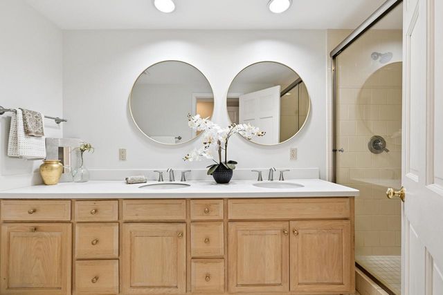 6209 N Berkeley BOULEVARD, Whitefish Bay, WI 53217