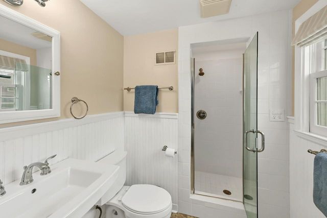6209 N Berkeley BOULEVARD, Whitefish Bay, WI 53217