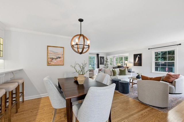 6209 N Berkeley BOULEVARD, Whitefish Bay, WI 53217