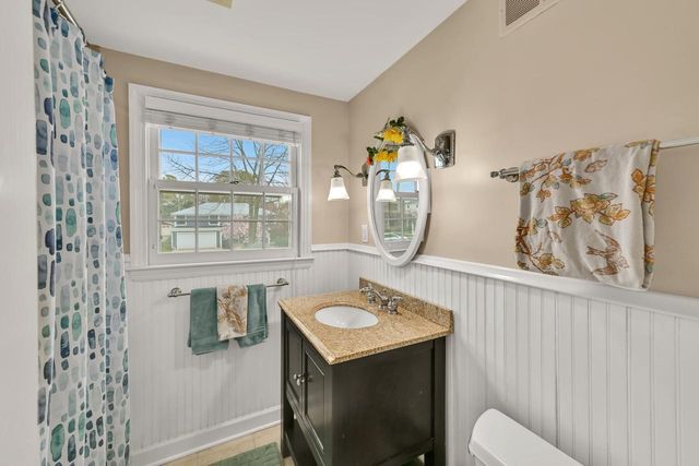 6209 N Berkeley BOULEVARD, Whitefish Bay, WI 53217