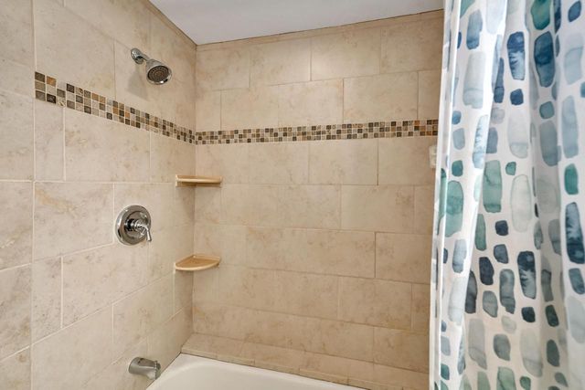 6209 N Berkeley BOULEVARD, Whitefish Bay, WI 53217