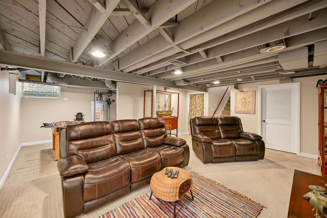 6209 N Berkeley BOULEVARD, Whitefish Bay, WI 53217