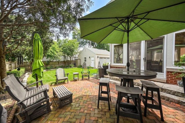 6209 N Berkeley BOULEVARD, Whitefish Bay, WI 53217