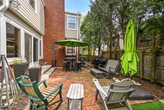 6209 N Berkeley BOULEVARD, Whitefish Bay, WI 53217