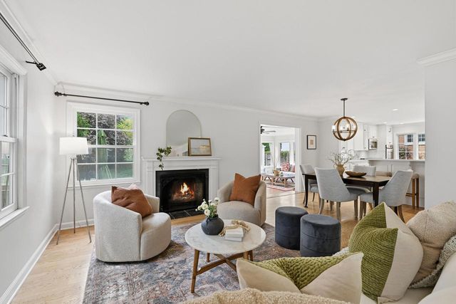 6209 N Berkeley BOULEVARD, Whitefish Bay, WI 53217