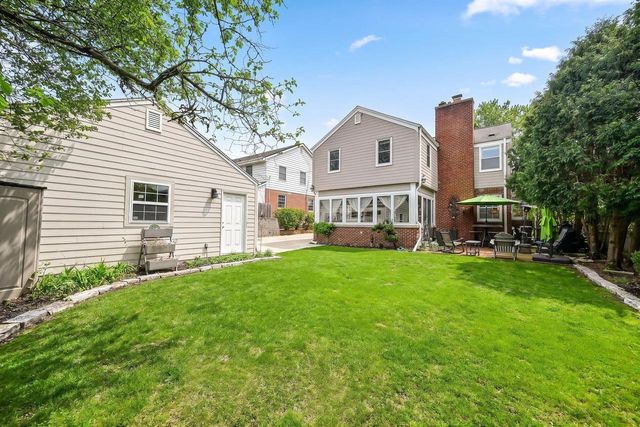6209 N Berkeley BOULEVARD, Whitefish Bay, WI 53217
