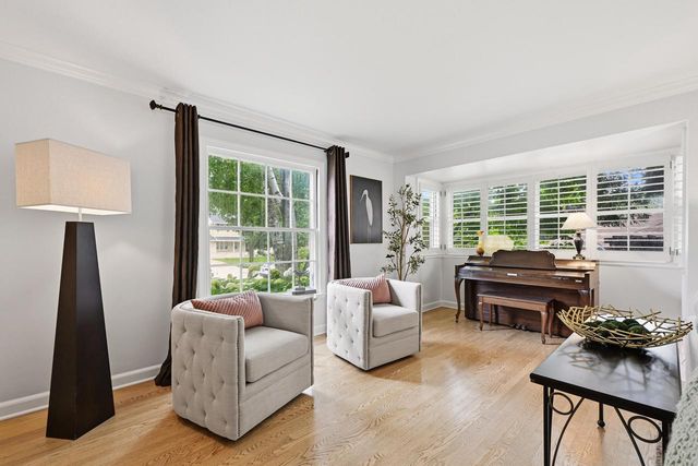 6209 N Berkeley BOULEVARD, Whitefish Bay, WI 53217