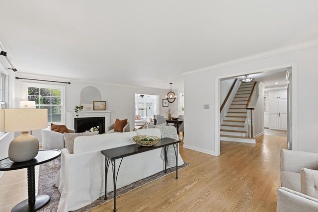 6209 N Berkeley BOULEVARD, Whitefish Bay, WI 53217