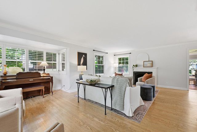 6209 N Berkeley BOULEVARD, Whitefish Bay, WI 53217