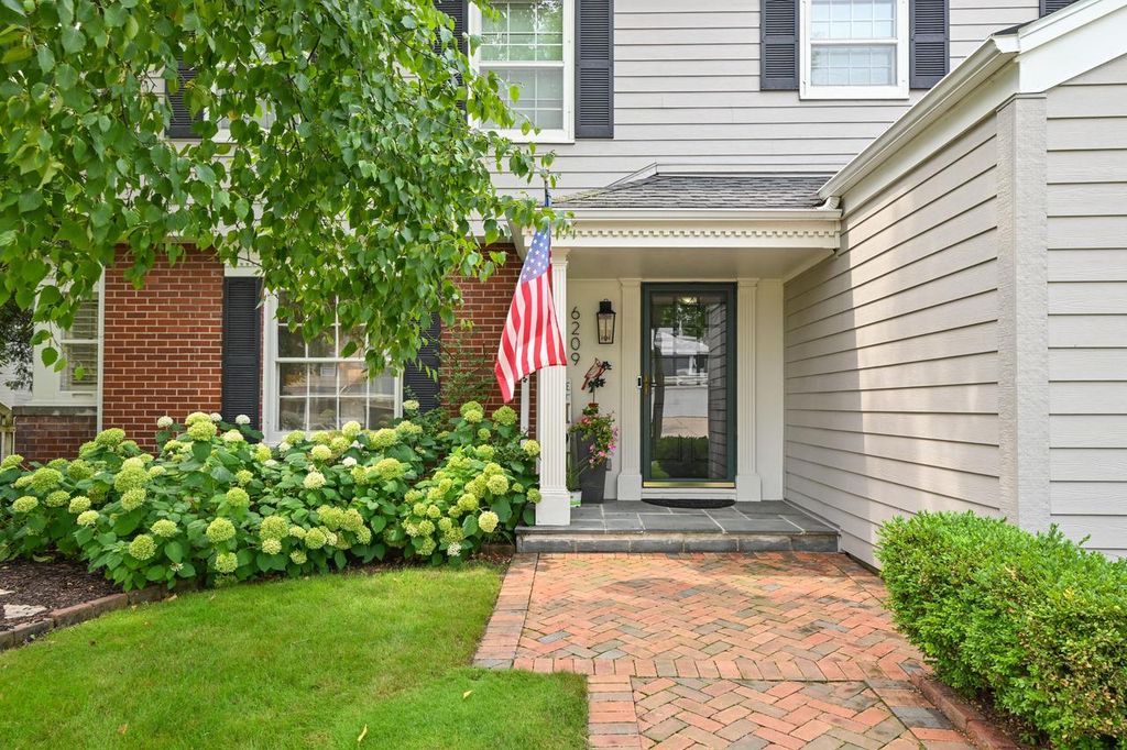 6209 N Berkeley BOULEVARD, Whitefish Bay, WI 53217