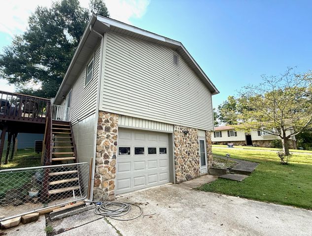 104 Sparks Ln., Oolitic, IN 47451