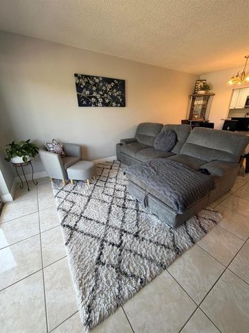 4174 Inverrary Drive 309, Lauderhill, FL 33319