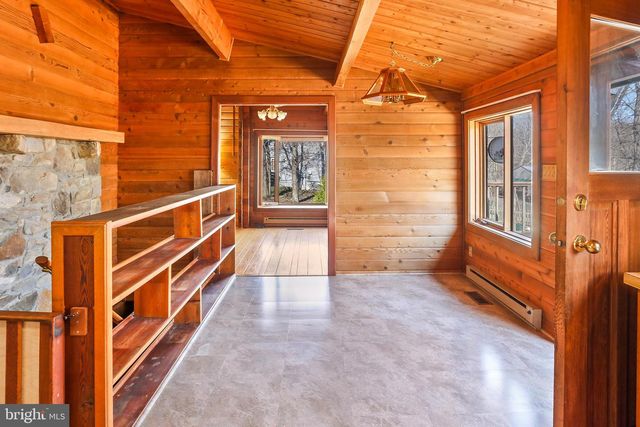 225 PINE GROVE RD, Bluemont, VA 20135