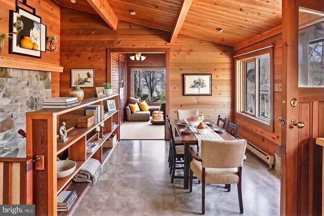 225 PINE GROVE RD, Bluemont, VA 20135