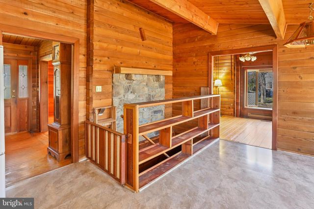 225 PINE GROVE RD, Bluemont, VA 20135