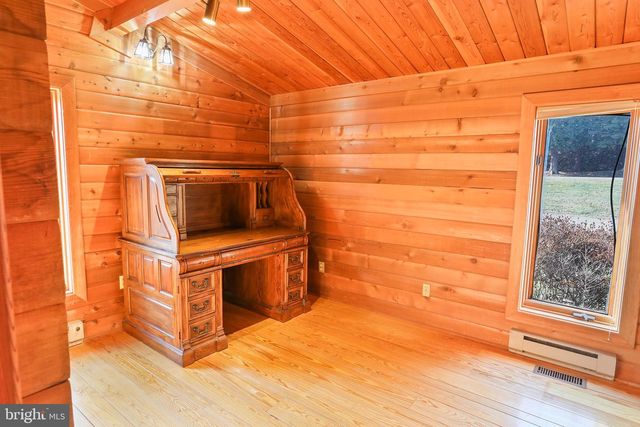 225 PINE GROVE RD, Bluemont, VA 20135