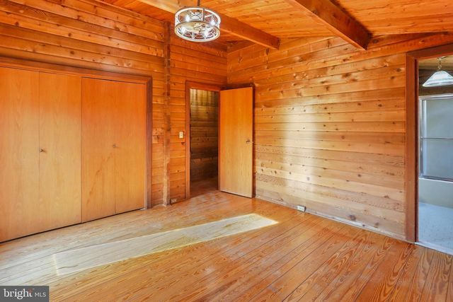 225 PINE GROVE RD, Bluemont, VA 20135