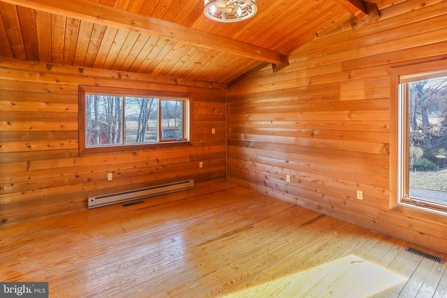 225 PINE GROVE RD, Bluemont, VA 20135