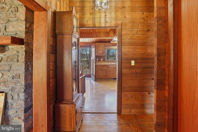 225 PINE GROVE RD, Bluemont, VA 20135