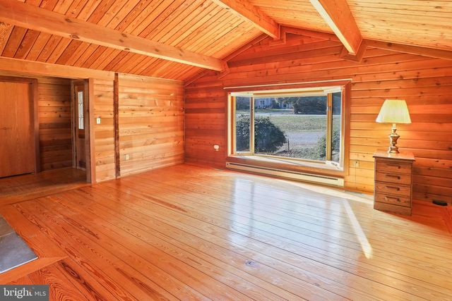 225 PINE GROVE RD, Bluemont, VA 20135