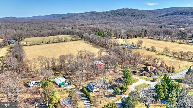 225 PINE GROVE RD, Bluemont, VA 20135