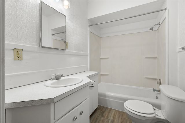 1314 Clinton Avenue, Kalamazoo, MI 49001