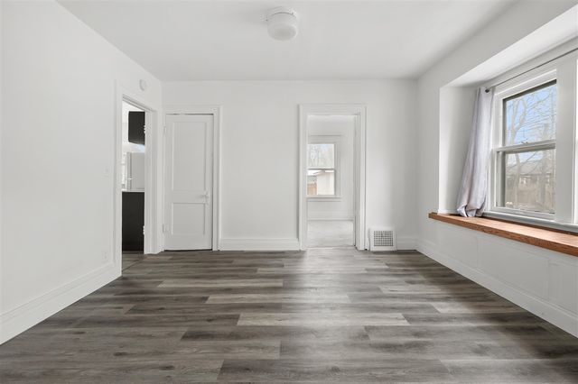 1314 Clinton Avenue, Kalamazoo, MI 49001