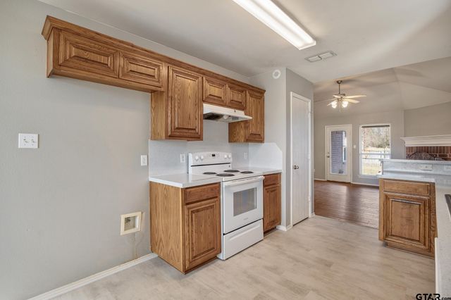 7000 Ranch Hill Drive, Flint, TX 75762