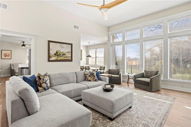 909 SE 13th Street, Lee's Summit, MO 64081