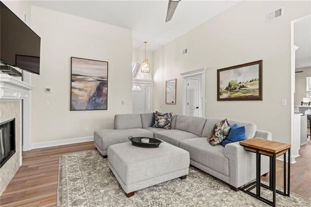 909 SE 13th Street, Lee's Summit, MO 64081