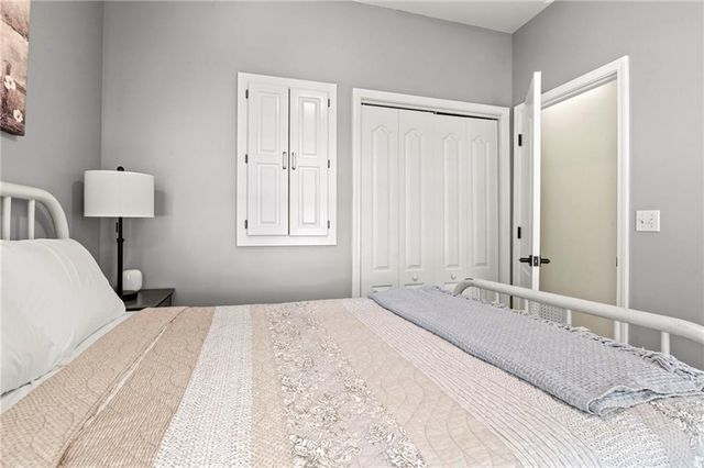 909 SE 13th Street, Lee's Summit, MO 64081