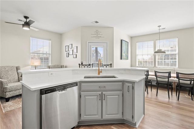 909 SE 13th Street, Lee's Summit, MO 64081