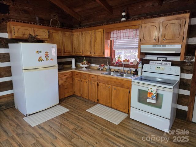 536 Hickory Springs Road, Burnsville, NC 28714