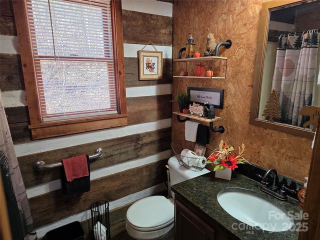 536 Hickory Springs Road, Burnsville, NC 28714