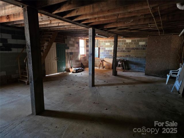 536 Hickory Springs Road, Burnsville, NC 28714