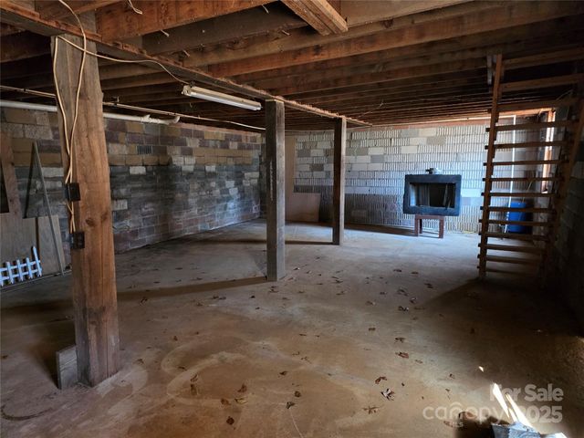 536 Hickory Springs Road, Burnsville, NC 28714