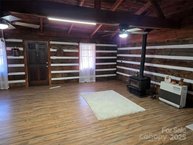 536 Hickory Springs Road, Burnsville, NC 28714