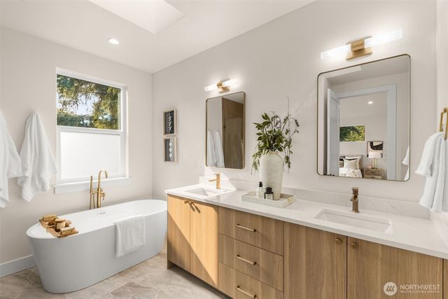 13637 103rd Avenue NE, Kirkland, WA 98034