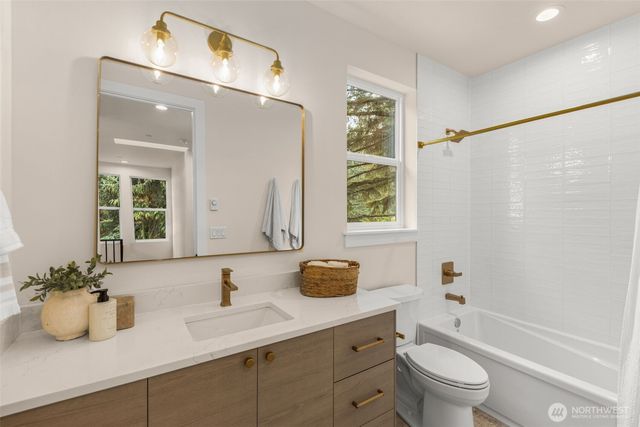 13637 103rd Avenue NE, Kirkland, WA 98034