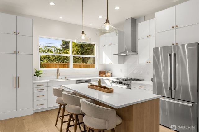 13637 103rd Avenue NE, Kirkland, WA 98034