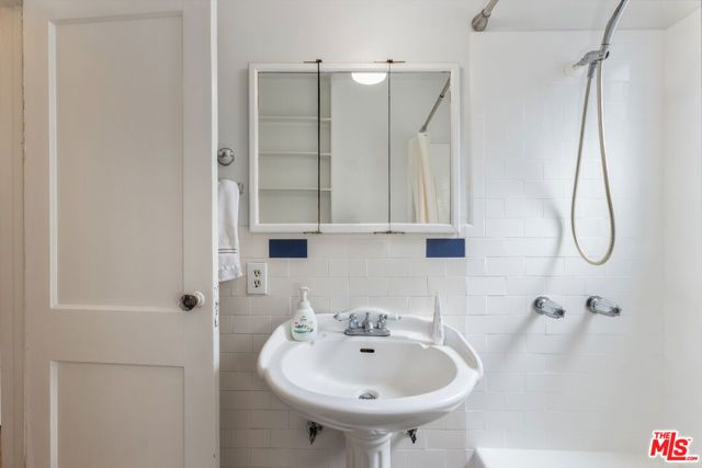 2310 Manning Avenue, Los Angeles, CA 90064