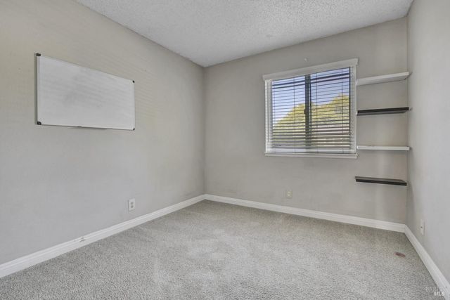 566 Santa Alicia Dr, Rohnert Park, CA 94928