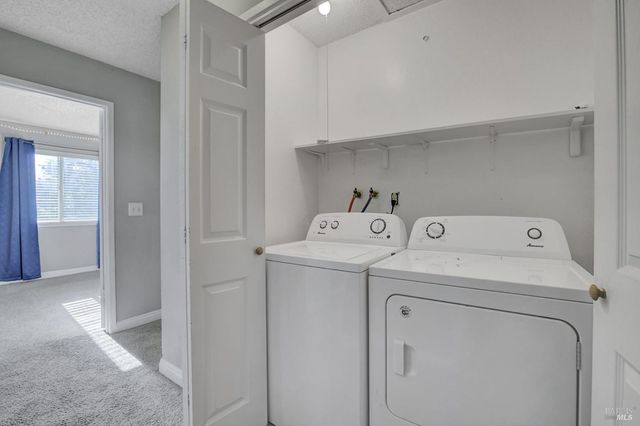 566 Santa Alicia Dr, Rohnert Park, CA 94928