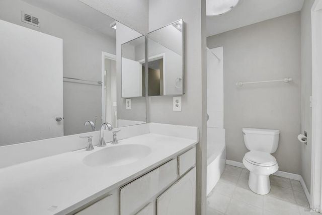 566 Santa Alicia Dr, Rohnert Park, CA 94928