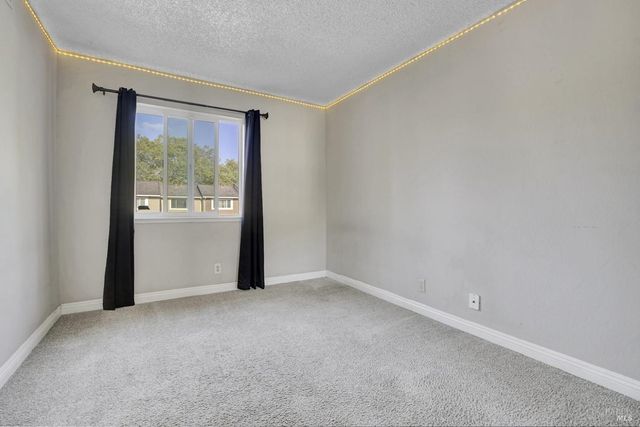 566 Santa Alicia Dr, Rohnert Park, CA 94928